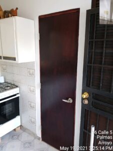 Instalacion puerta de madera Bathroom #3 Elevation